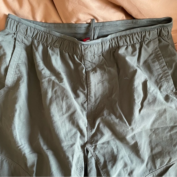 THE NORTH FACE Men’s Green Shorts - Quick-dry Light Multi Functional Comfortable - Picture 6 of 9